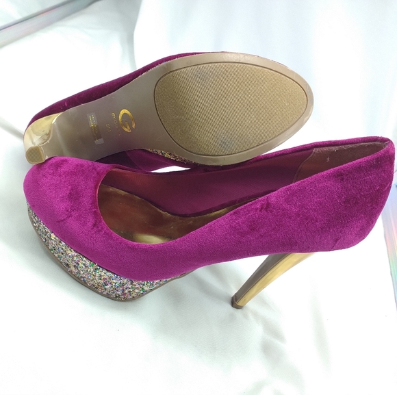8M G by Guess magenta pink suede gold heel - Picture 2 of 2